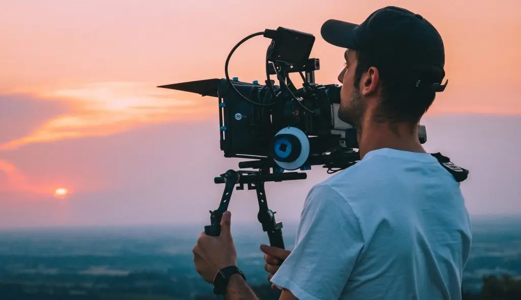 (8) Videographer
